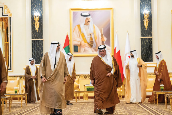 Crown Princes of Abu Dhabi and Bahrain Discuss Relations