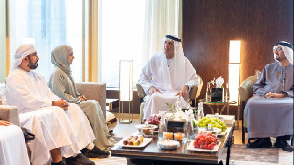 Ruler of Ras Al Khaimah Meets Students in China