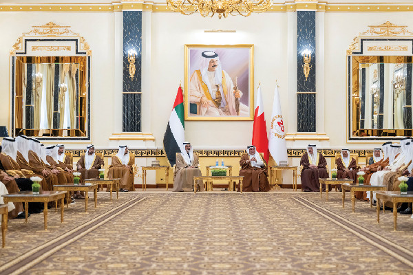 Crown Princes of Abu Dhabi and Bahrain Discuss Relations