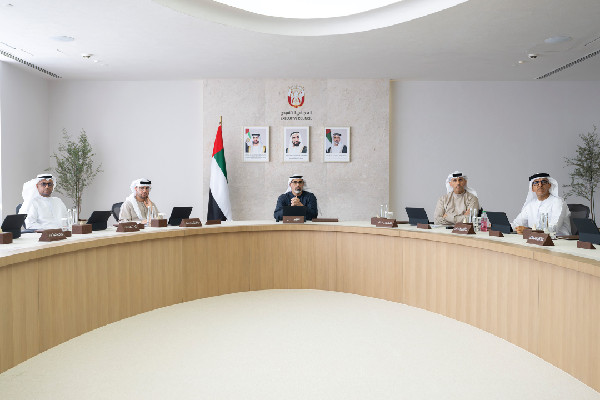 Khaled bin Mohamed Chairs Executive Council Meeting