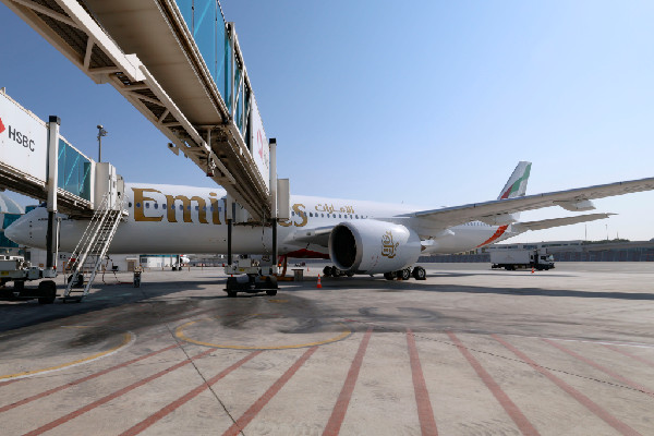 Sheikh Mohammed Reviews New Airbus A350 for Emirates