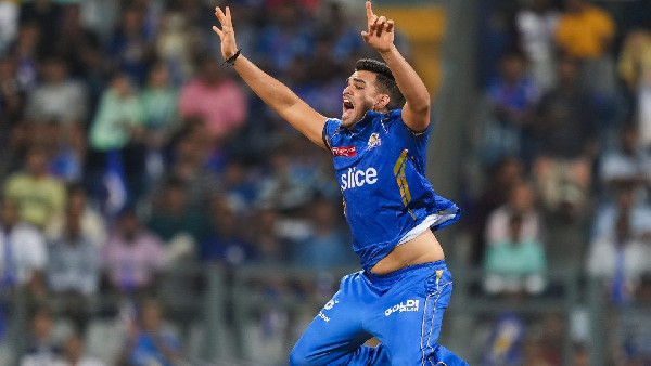 Arjun Tendulkar Sold to Mumbai Indians in IPL 2025 Arjun Tendulkar Sold to Mumbai Indians in IPL 2025