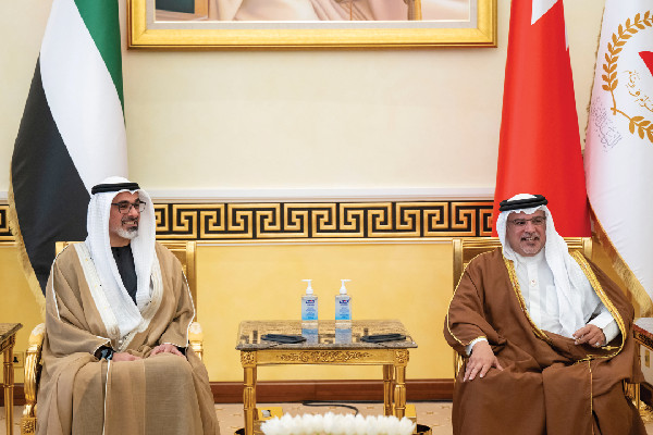 Crown Princes of Abu Dhabi and Bahrain Discuss Relations