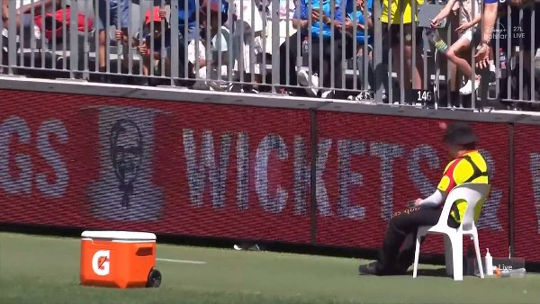 Kohli's Six Hits Security Guard in Perth Test Kohli's Six Hits Security Guard in Perth Test