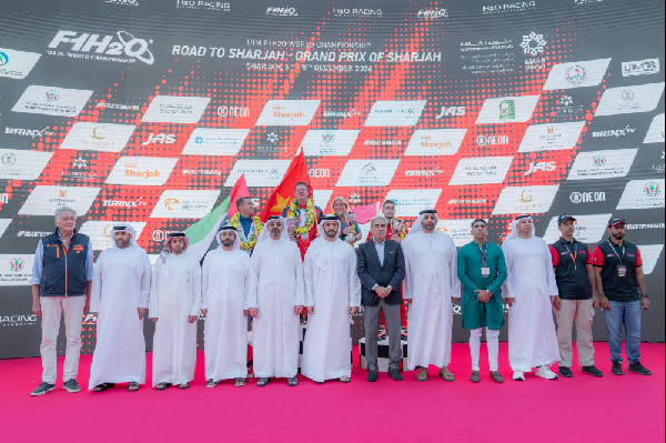 Sheikh Sultan bin Ahmed Honours Powerboat Champions