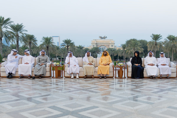 Mohammed bin Rashid Meets with Dignitaries in Dubai