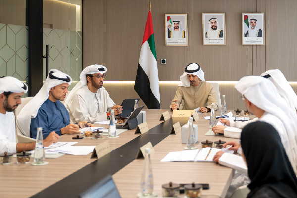 Hamdan bin Mohammed Discusses Smart Systems Strategy