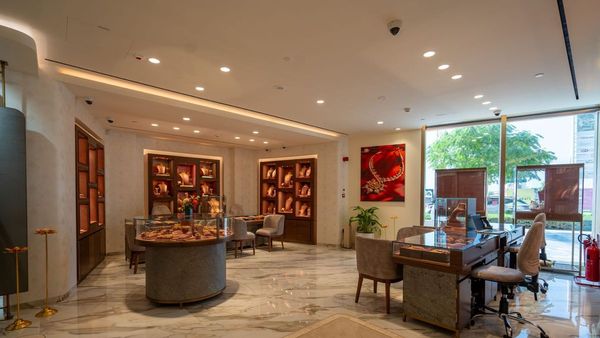 Tanishq Opens Largest Boutique in Dubai Tanishq Opens Largest Boutique in Dubai