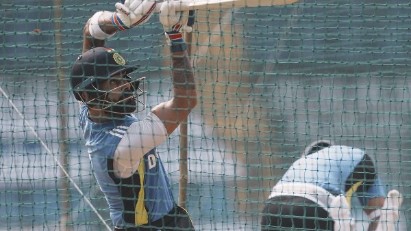 Kohli Receives Coach's Advice for Series Kohli Receives Coach's Advice for Series