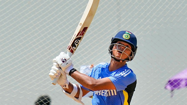 Jaiswal's Powerful Shot Captivates Cricket Fans