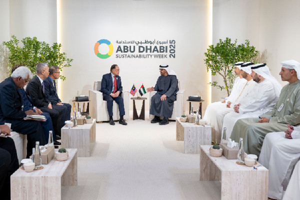 UAE President Meets Leaders at Sustainability Week