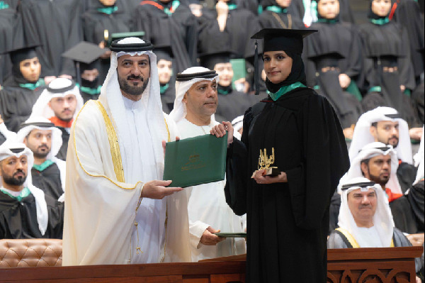 Sultan bin Ahmed Attends Graduation Ceremony