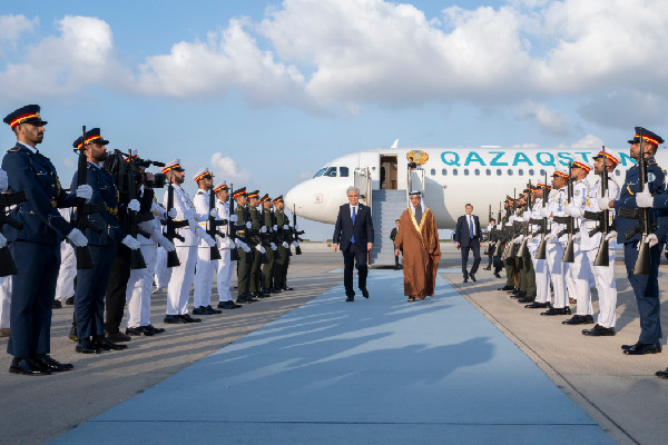 UAE and Kazakhstan Leaders Discuss Cooperation