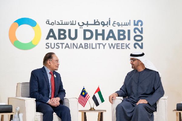 UAE President Meets Leaders at Sustainability Week