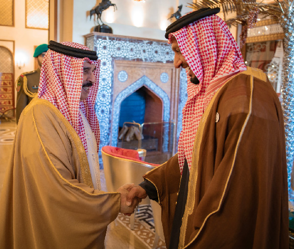 Bahrain King Meets National Media Office Chairman