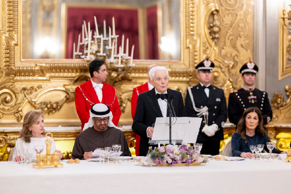 UAE and Italy Presidents Exchange Medals