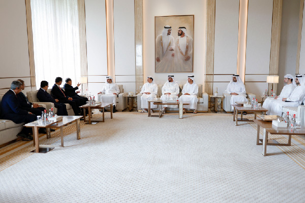 Maktoum bin Mohammed Meets Bank of Singapore Chairman