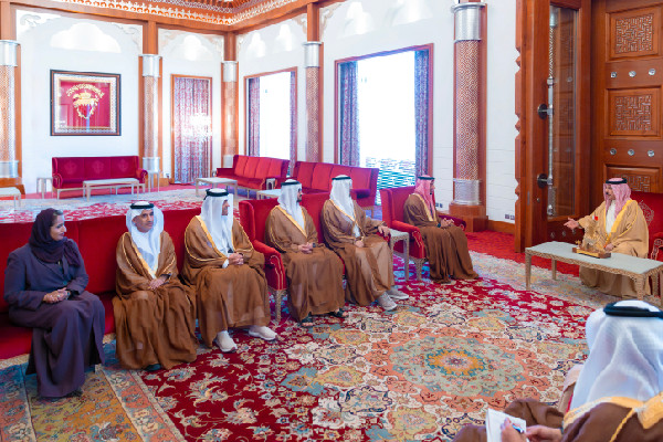 Bahrain King Hosts National Media Office Chairman