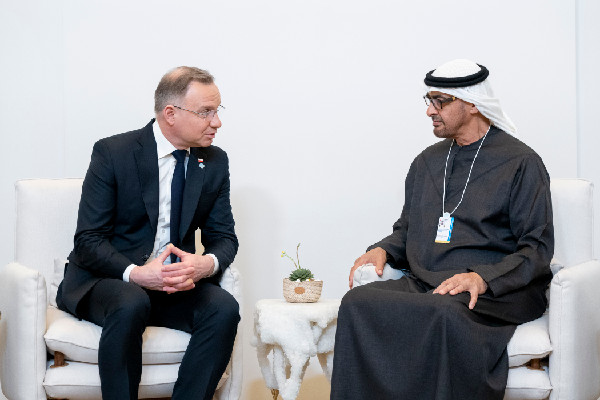 UAE President Meets Leaders at Summit