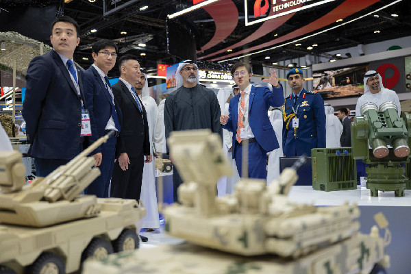 Khalid bin Mohammed Visits IDEX 2025