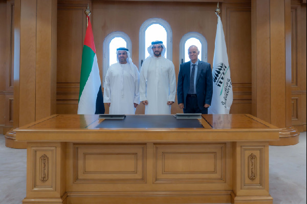 Sultan bin Ahmed Signs Agreement with Shams