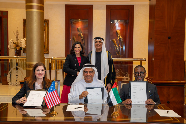 Saud bin Saqr Hosts Michigan Governor for Economic Talks