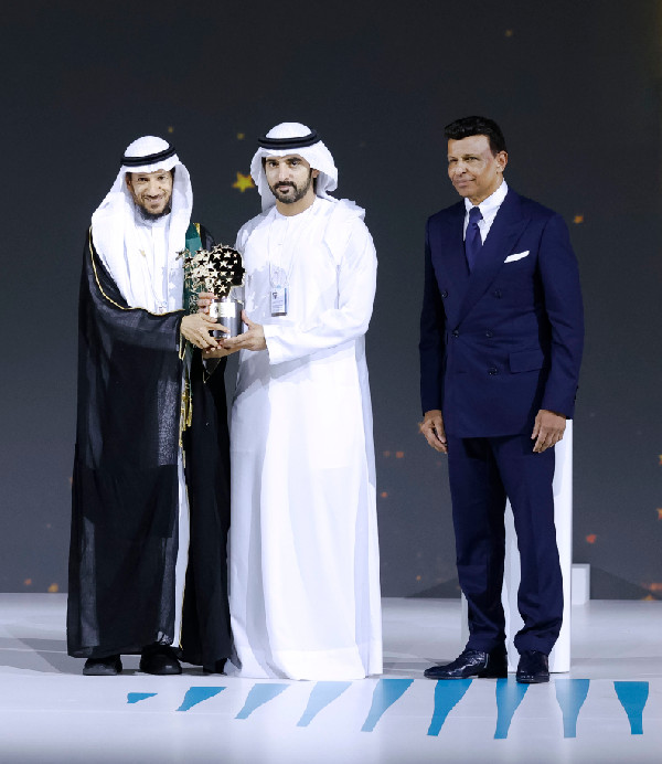 Hamdan bin Mohammed Presents Global Teacher Prize