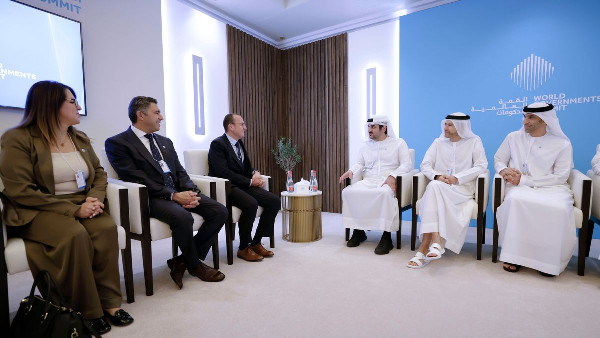 Maktoum bin Mohammed Meets Schneider Electric CEO Maktoum bin Mohammed Meets Schneider Electric CEO
