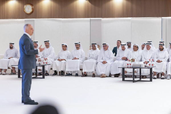 Hamdan bin Mohammed Celebrates Ramadan with Officials