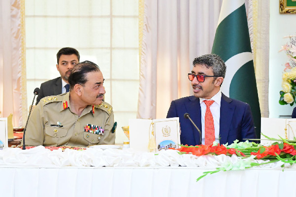 UAE and Pakistan Leaders Discuss Cooperation