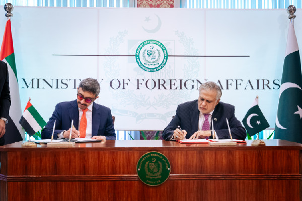 UAE and Pakistan Strengthen Bilateral Relations