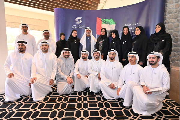 Emirati Students Honoured by Sheikh Nahyan