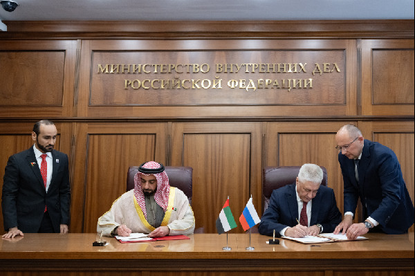 Saif bin Zayed Meets Russian Minister in Moscow