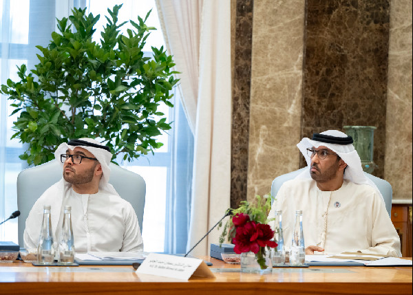 Sheikh Mansour Attends UAE-China Meeting