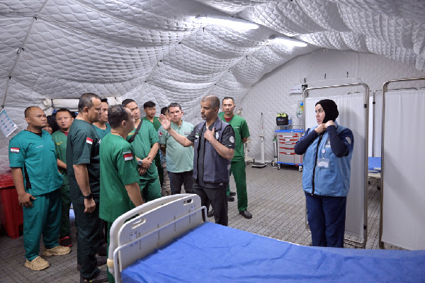 UAE Floating Hospital Welcomes Indonesian Team