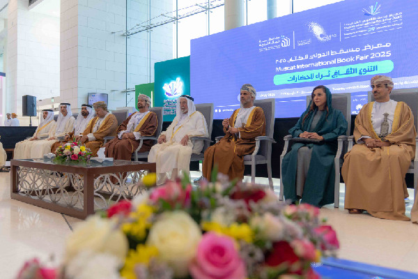 Sharjah Ruler Signs New Historical Book