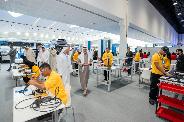 Nahyan bin Mubarak Visits Skills Competition