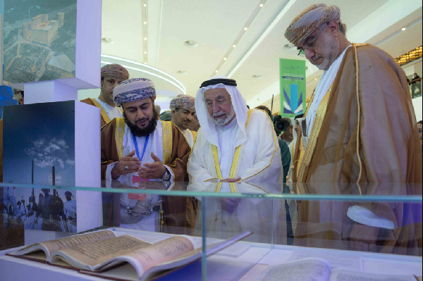 Sharjah Ruler Signs New Historical Book