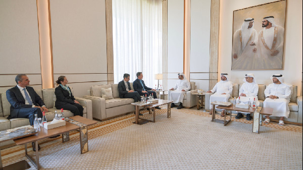 Maktoum bin Mohammed Meets Eaton's Paolo Ruiz