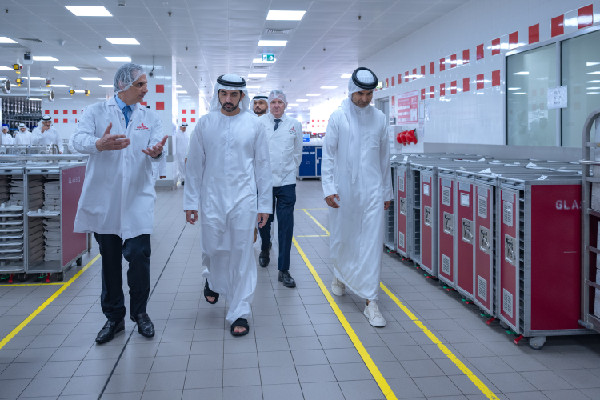 Hamdan bin Mohammed Visits Emirates Flight Catering