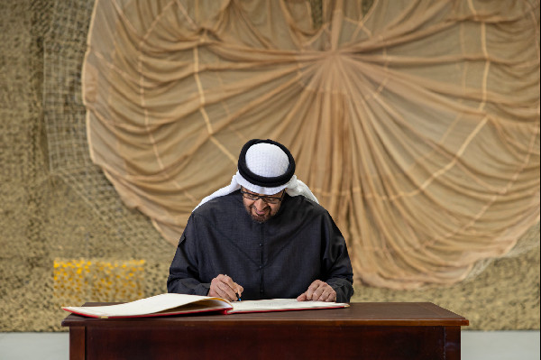 Sheikh Mohamed Visits Airborne Brigade Command