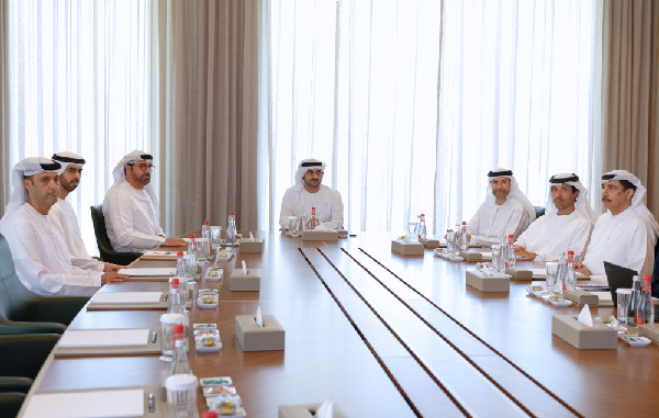 Maktoum bin Mohammed Leads Economic Development Meeting