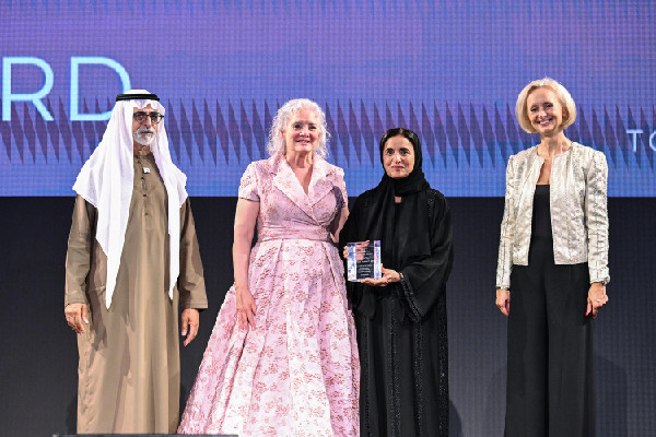 ACS Abu Dhabi Honours Sheikha Lubna Al Qasimi