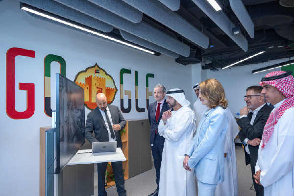 Hamdan bin Mohammed Visits Google in Dubai