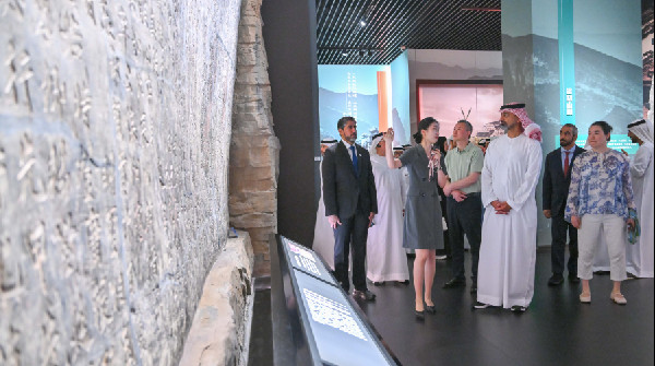Ajman Crown Prince Visits Chongqing Exhibition