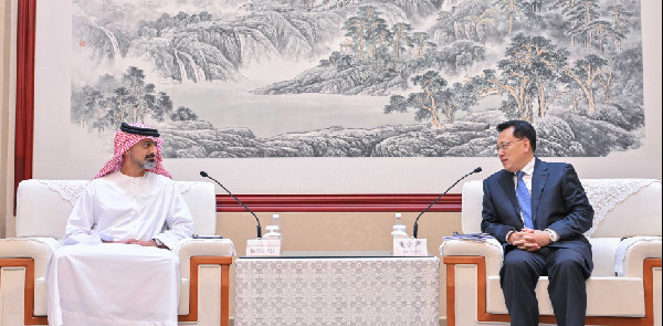 Ajman Crown Prince Meets Chinese Officials