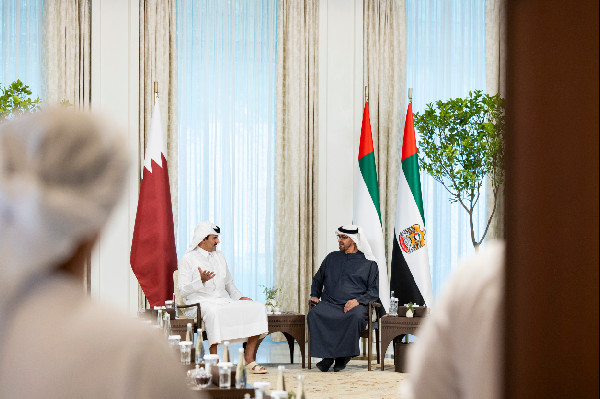 UAE and Qatar Leaders Discuss Cooperation