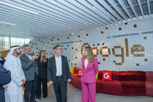 Hamdan bin Mohammed Visits Google in Dubai