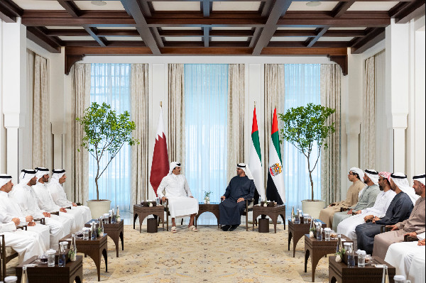 UAE and Qatar Leaders Discuss Cooperation