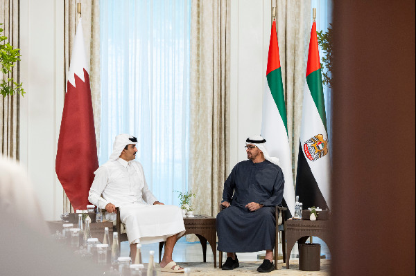 UAE and Qatar Leaders Discuss Cooperation